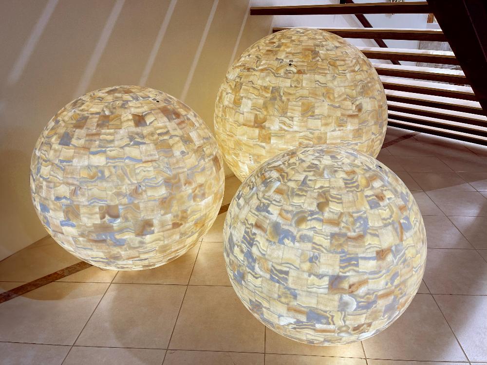 39-Inch Glacier Onyx Lamp - REVELARÉ