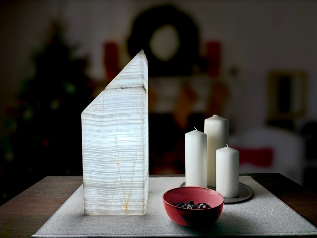 Glacier Onyx Table Lamp