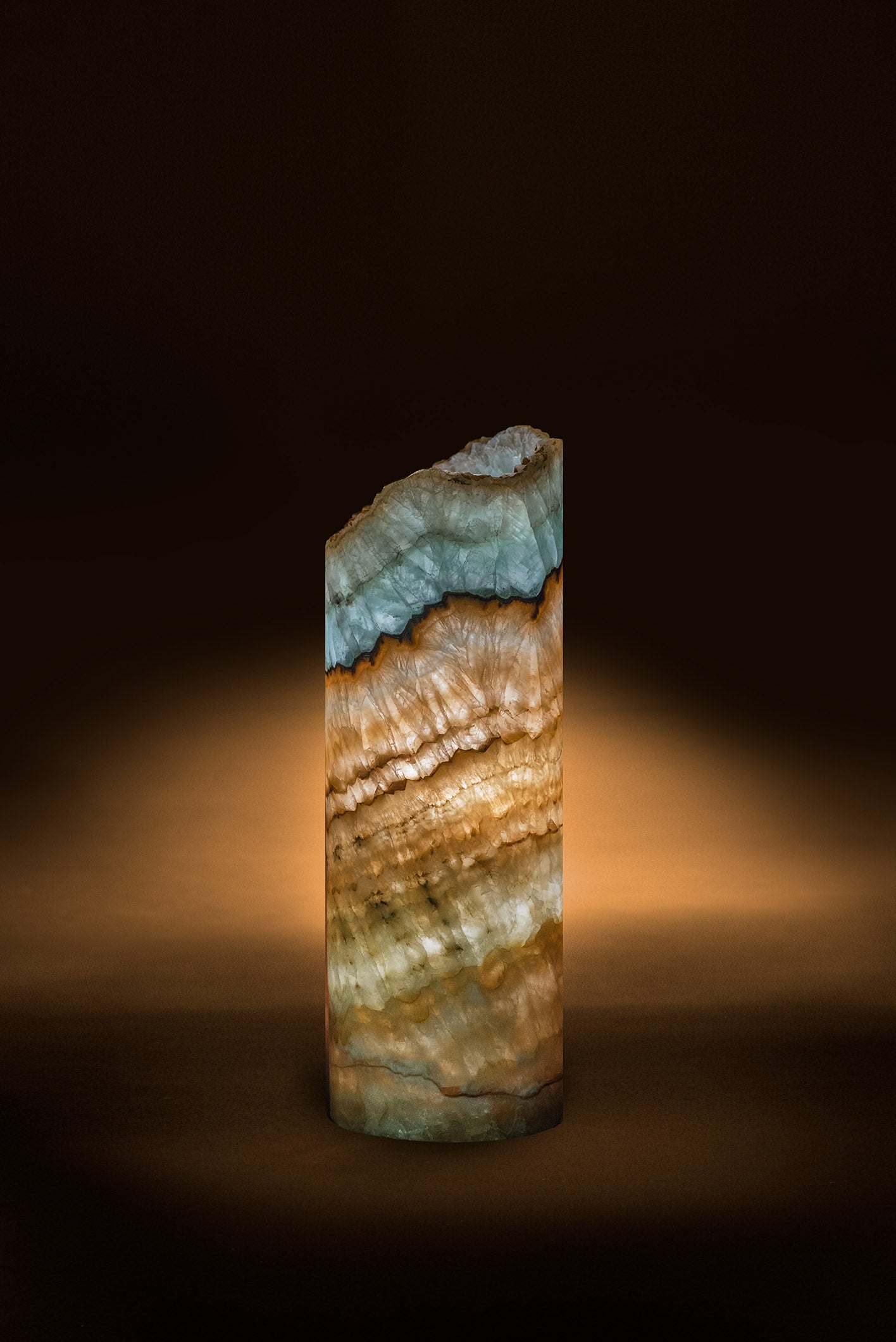 Oasis Cylindrical Live Edge Table Lamp - REVELARÉ