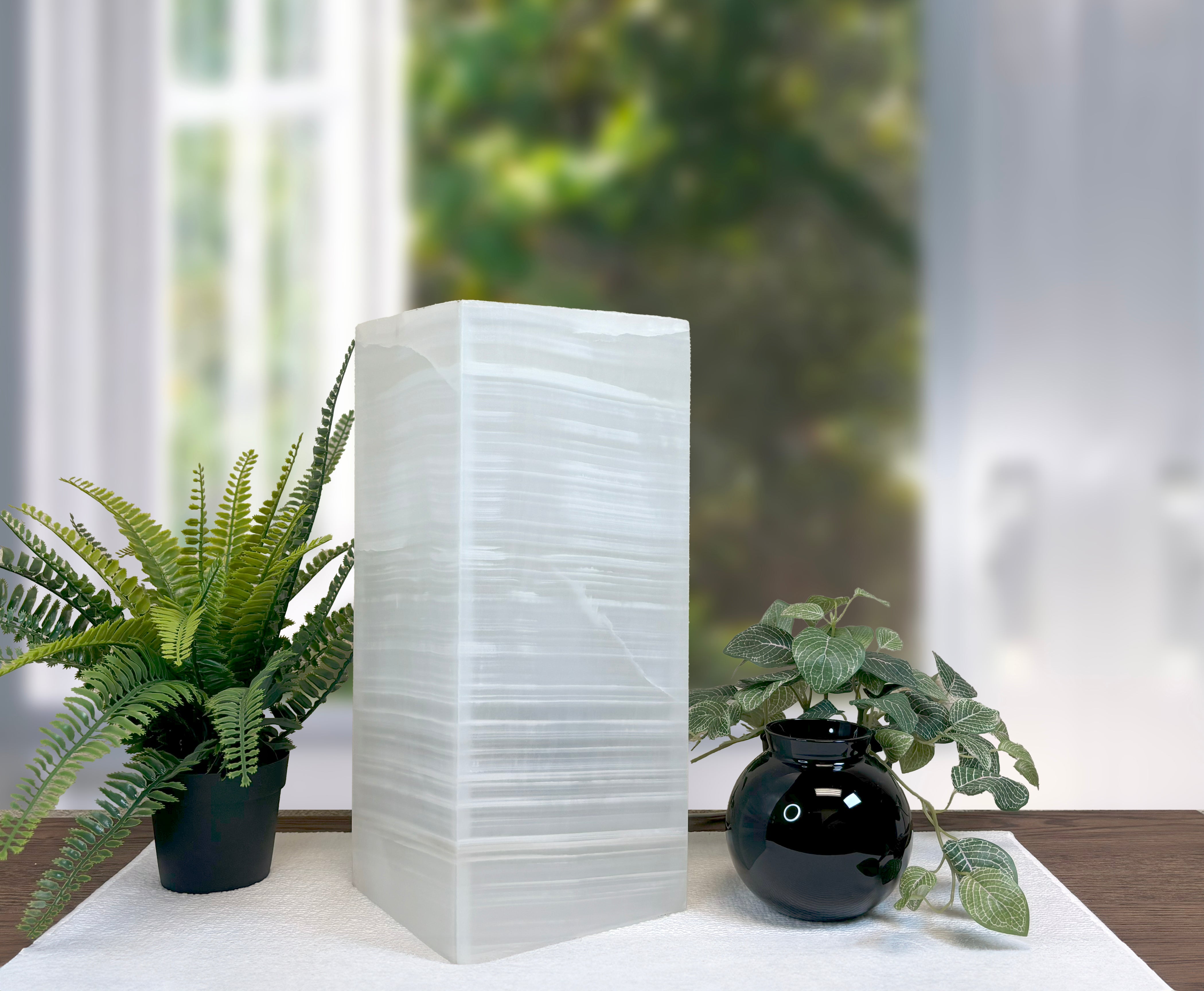 Glacier Onyx Table Lamp